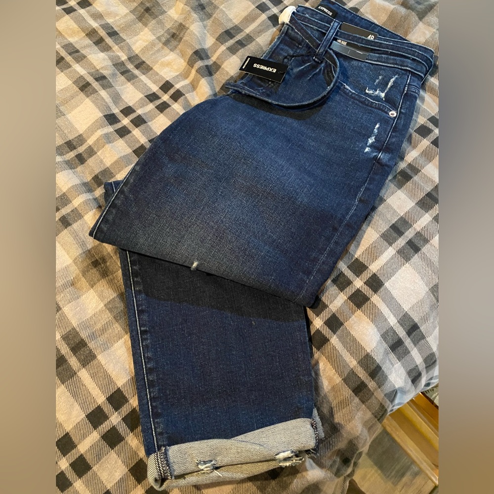 EXPRESS. Boyfriend style jeans.